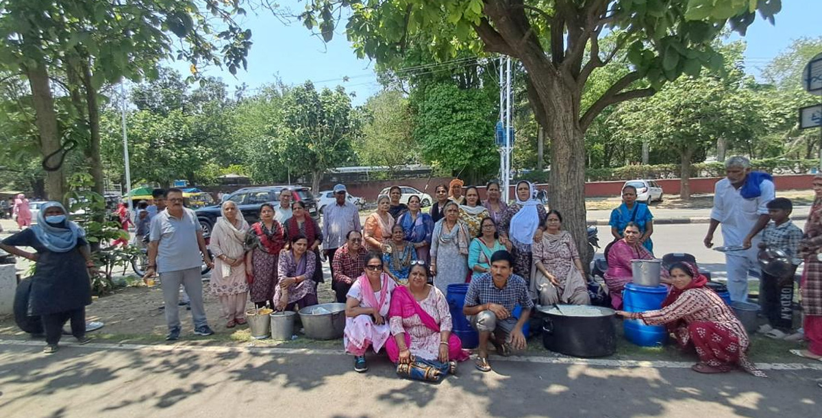 मासिक लंगर मास्या पर आयोजित किया गया